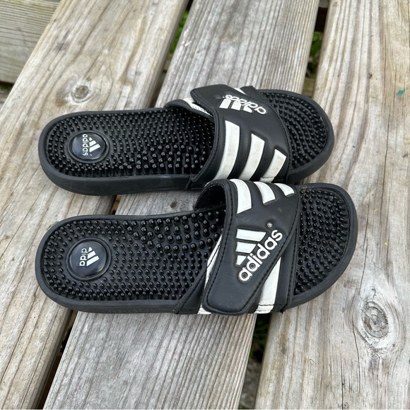 Adidas Adissage Slides Slip On‎ Sandals Black Kids Size 5 - Picture 1 of 10